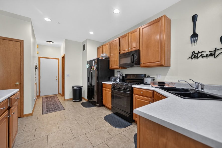 Building Photo - 949 Tanager Ct