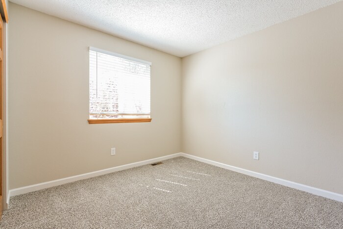 Building Photo - 17029 Hastings Ave