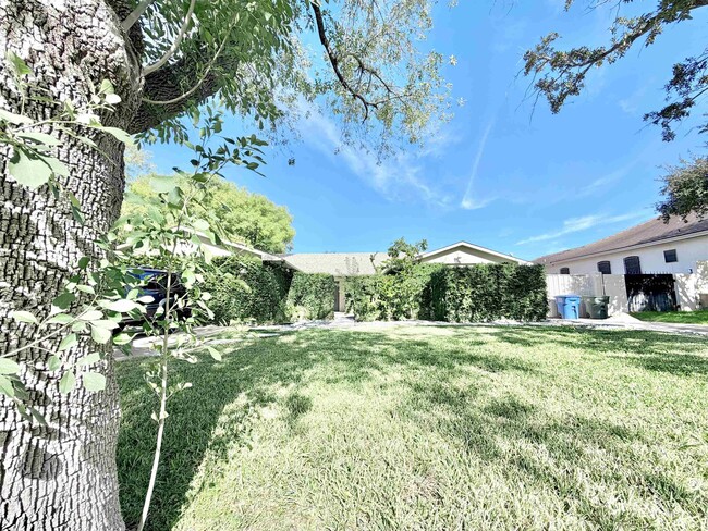 Building Photo - 205 McPherson Dr