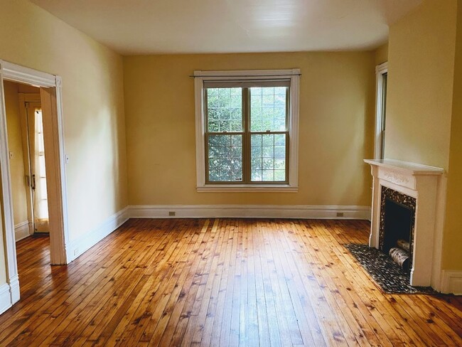 Building Photo - 5910 Howe St