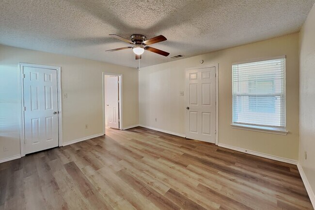Building Photo - 3405 Republic Dr