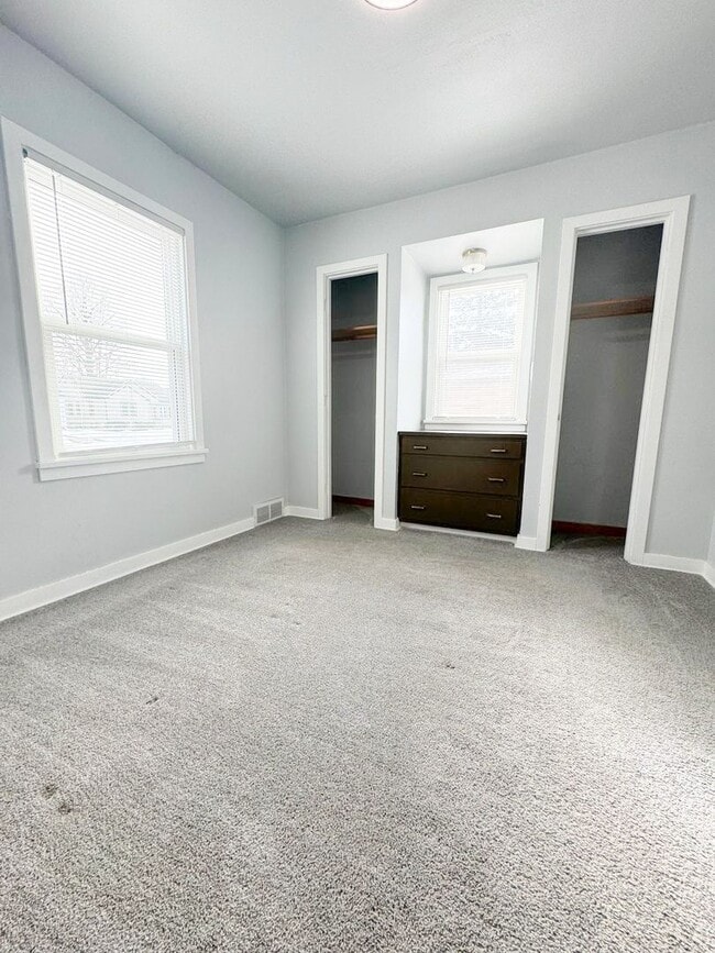 Building Photo - Beautiful 3 Bedroom 1 Bath Ranch Style Single Family Home!