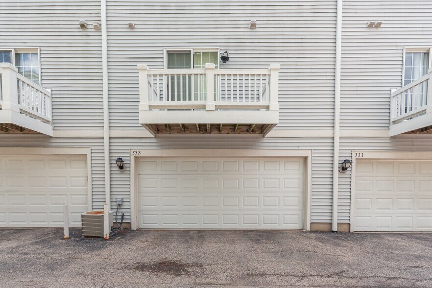 Building Photo - 332 Holiday Ln