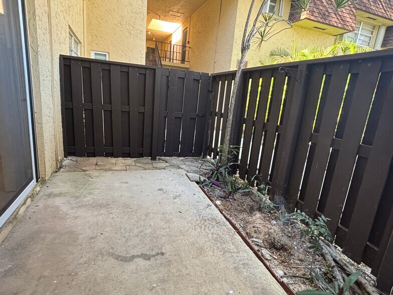 Building Photo - 9105 SW 137th Ter