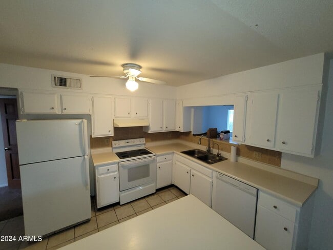 Building Photo - 1341 W Shannon St