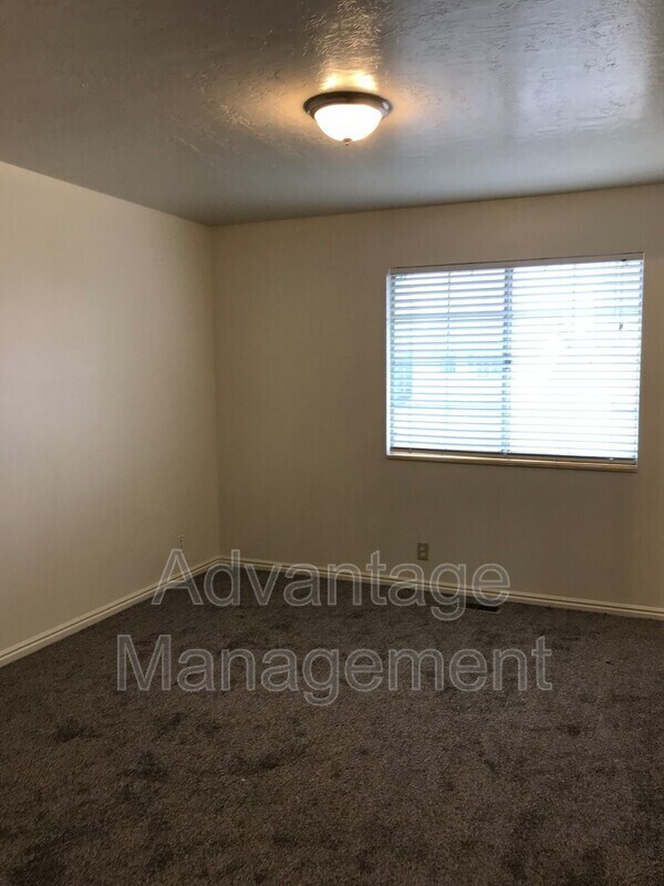 Building Photo - 952 S Freedom Blvd