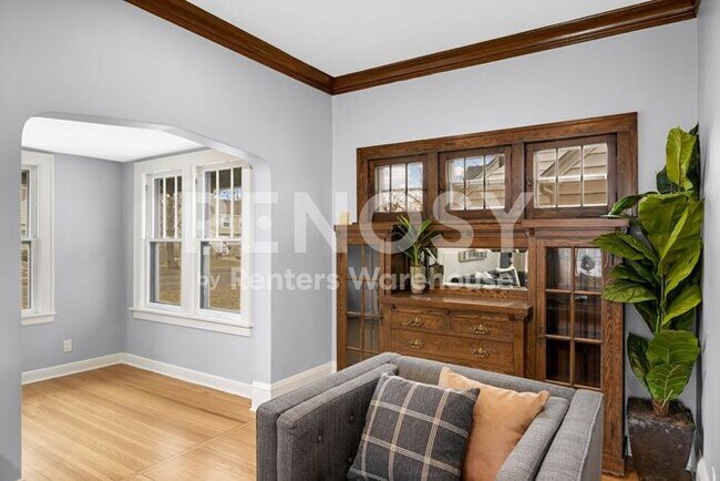 Building Photo - Available July 1st 5 Bedroom 2 Bath Single Family Home in Robbinsdale