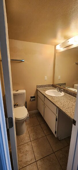 Building Photo - 17000 E Ford Dr