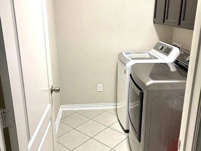 Building Photo - 1001 Coconut Cove