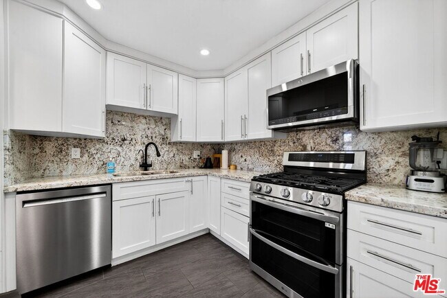 Building Photo - 6257 Bluebell Ave