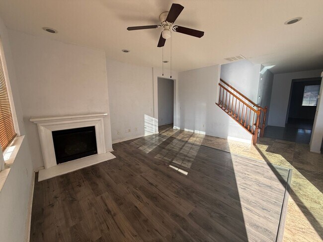 Building Photo - 5 Bedrooms 3 Baths! Resort Living at The Lakes Community in Menifee!