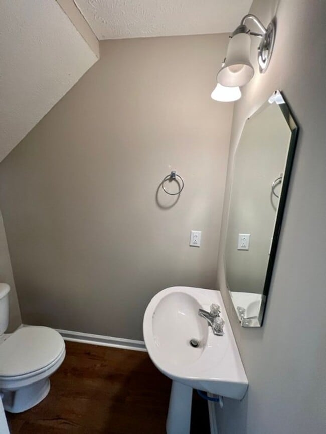 Building Photo - *END UNIT* 2 Bed, 2.5 Bath Townhome in The Cottages at Indian Park