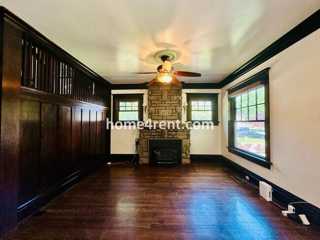 Building Photo - Beautiful, KCMO Home with Historic Charm, Updated Kitchen, Wood Floors and a Fenced Yard!