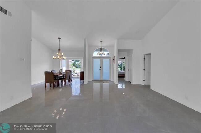 Building Photo - 9585 Carousel Cir S