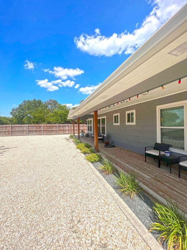 Building Photo - Single Family Home