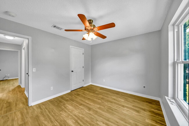 Building Photo - 7216 Antoinette Cir