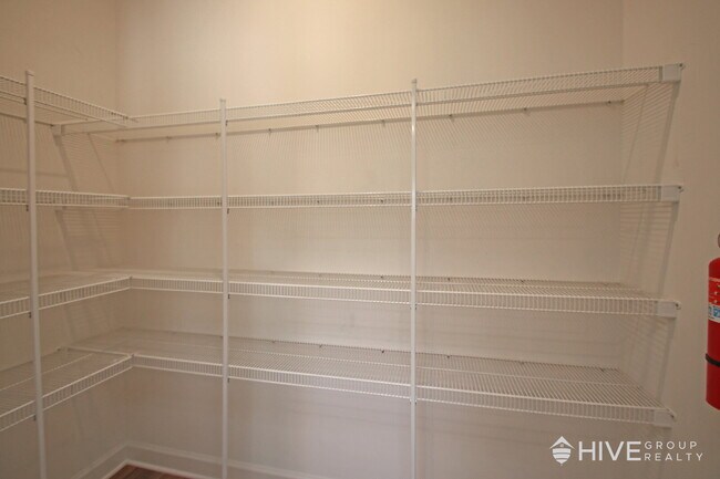 Building Photo - "Impressive 3-Bed Townhouse with Fenced in Backyard!"