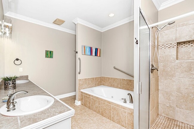 Building Photo - Fully Furnished 2 Bed / 2 Bath with Garage & Courtyard in Village St. George