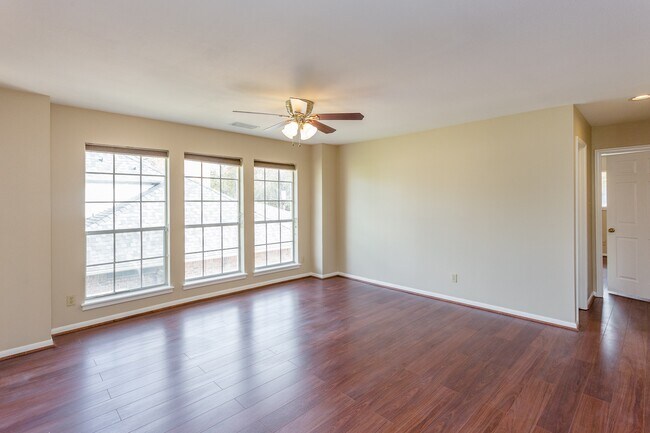Building Photo - 1703 Plantation Dr