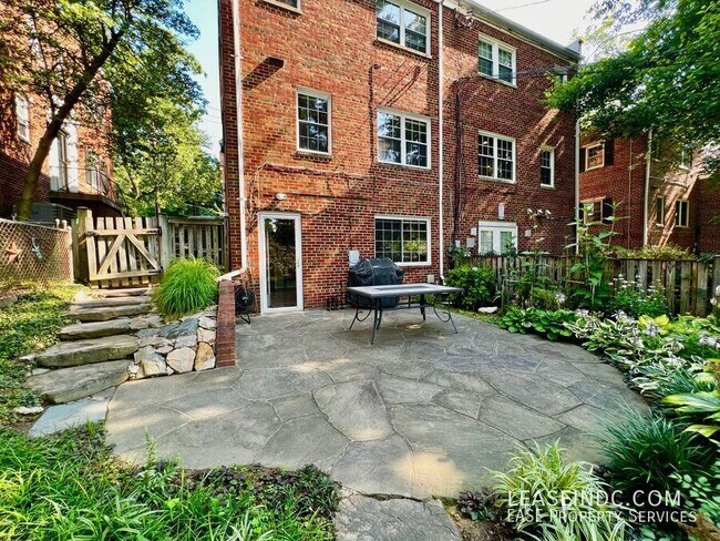 Building Photo - 2906 Upton St NW