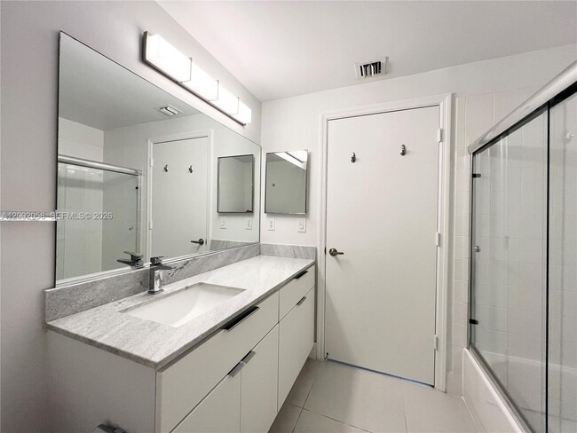 Building Photo - 1524 Coronado Rd