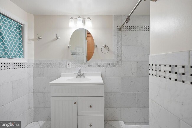 Building Photo - 3839 Beecher St NW