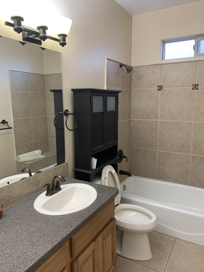 Building Photo - 464 1/2 Chatfield Ln
