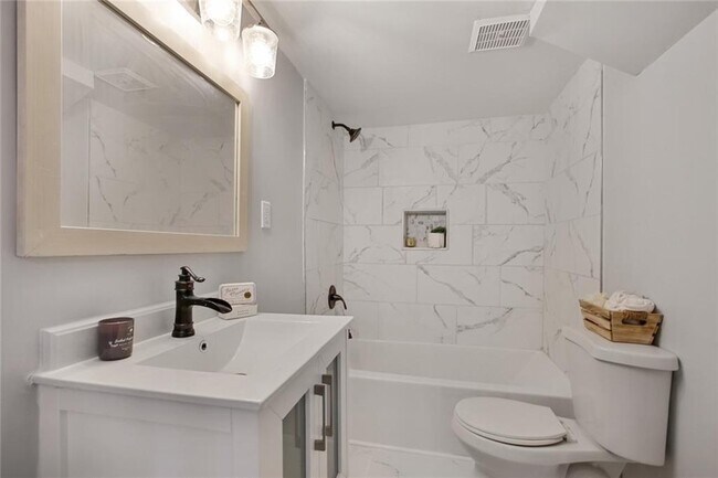 Building Photo - 3499 Fairlane Dr NW