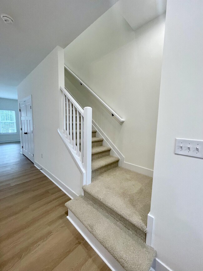 Building Photo - 556 Leesville Rd