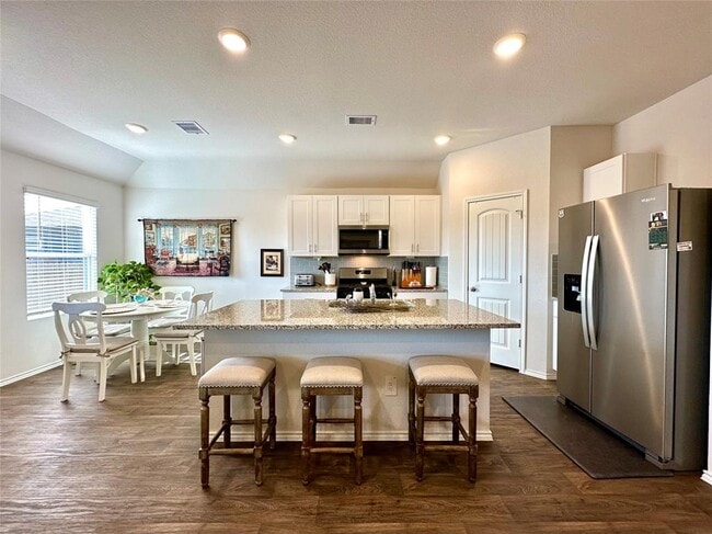 Building Photo - 331 N Richland Dr