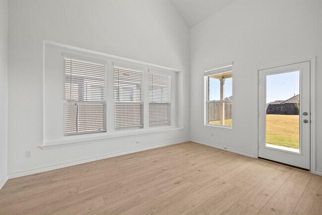 Building Photo - 1648 Tinnen House St