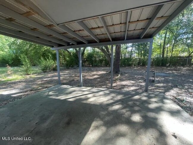 Building Photo - 3 Bed 1.5 Bath in Gulfport