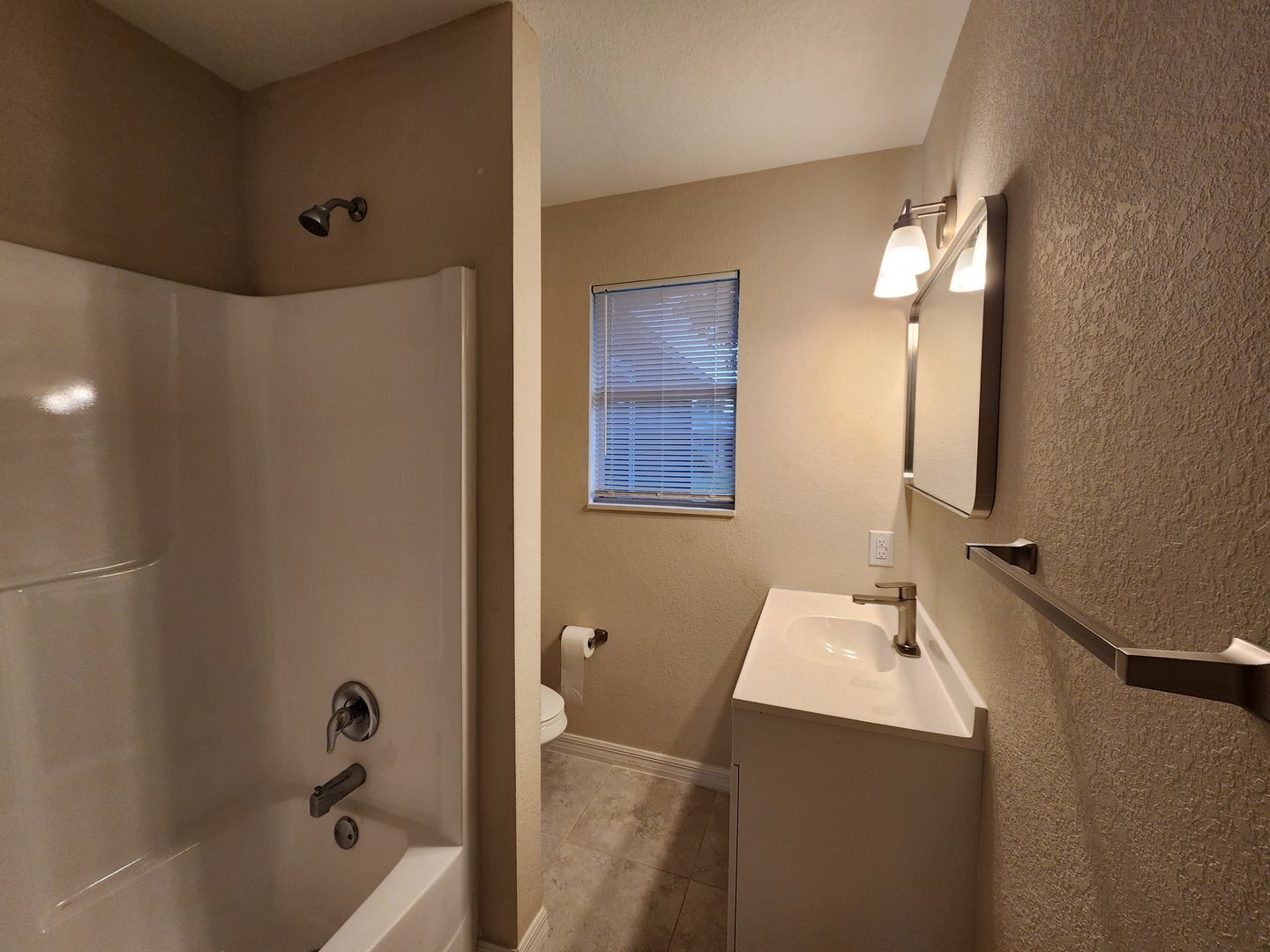 Building Photo - Cozy Duplex in the Beautiful Buckingham Area