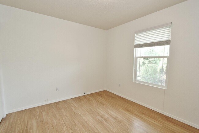 Building Photo - 1208 N Chesire Dr Kuna