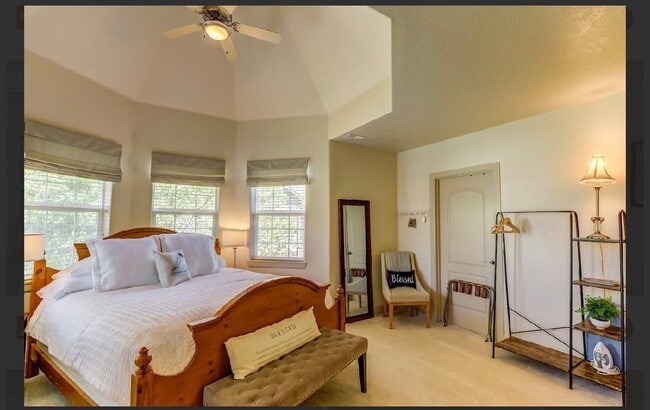 Building Photo - 1294 E Winding Creek Dr