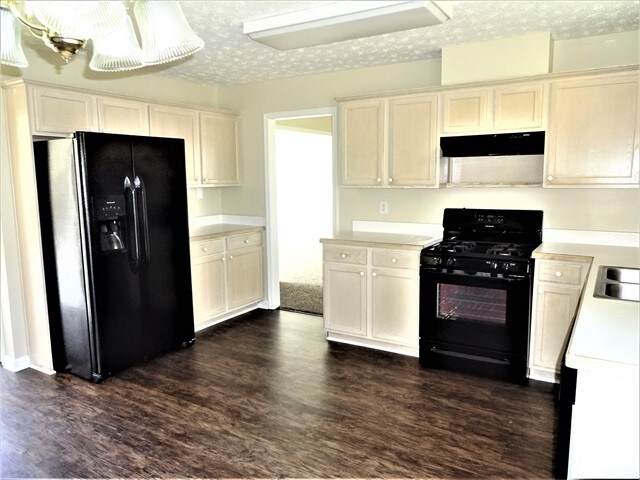 Building Photo - 1550 Summit Pond Cir