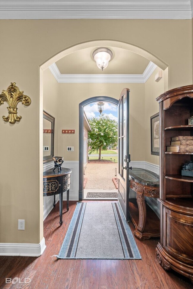 Building Photo - Check Out this 4 Bed 2 Bath with A Pool and Hot Tub