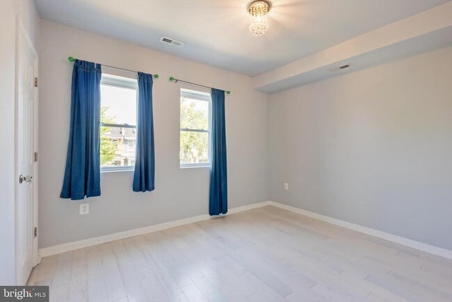 Building Photo - 1705 Montello Ave NE