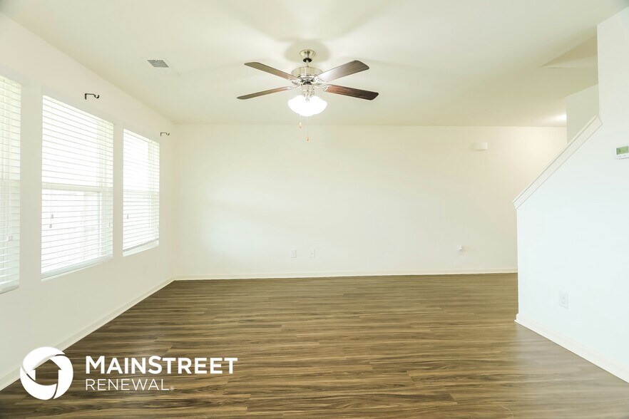 Building Photo - 940 Hawthorn Ln