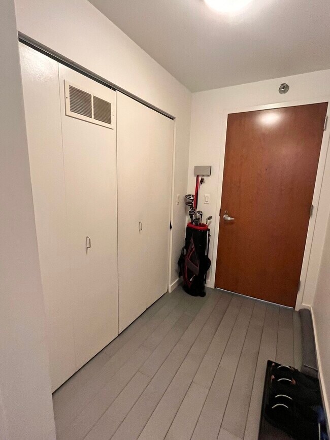 Building Photo - 235 W Van Buren St