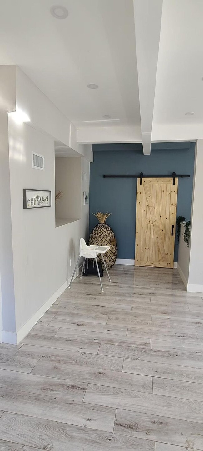 Building Photo - 139 W 4th Ave