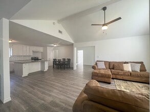 Building Photo - 3550 Mirror Ct