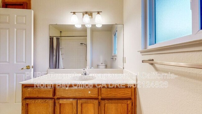 Building Photo - 2070 Pinercrest Dr