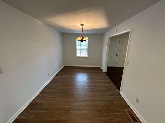 Building Photo - 2910 Vista Dr NW