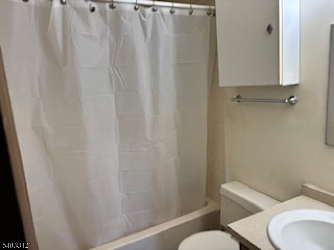 Building Photo - 3 Gray Rock Dr