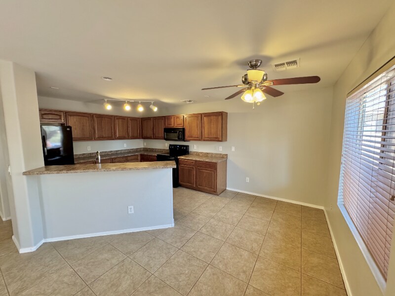 Building Photo - 1337 E Stirrup Ln