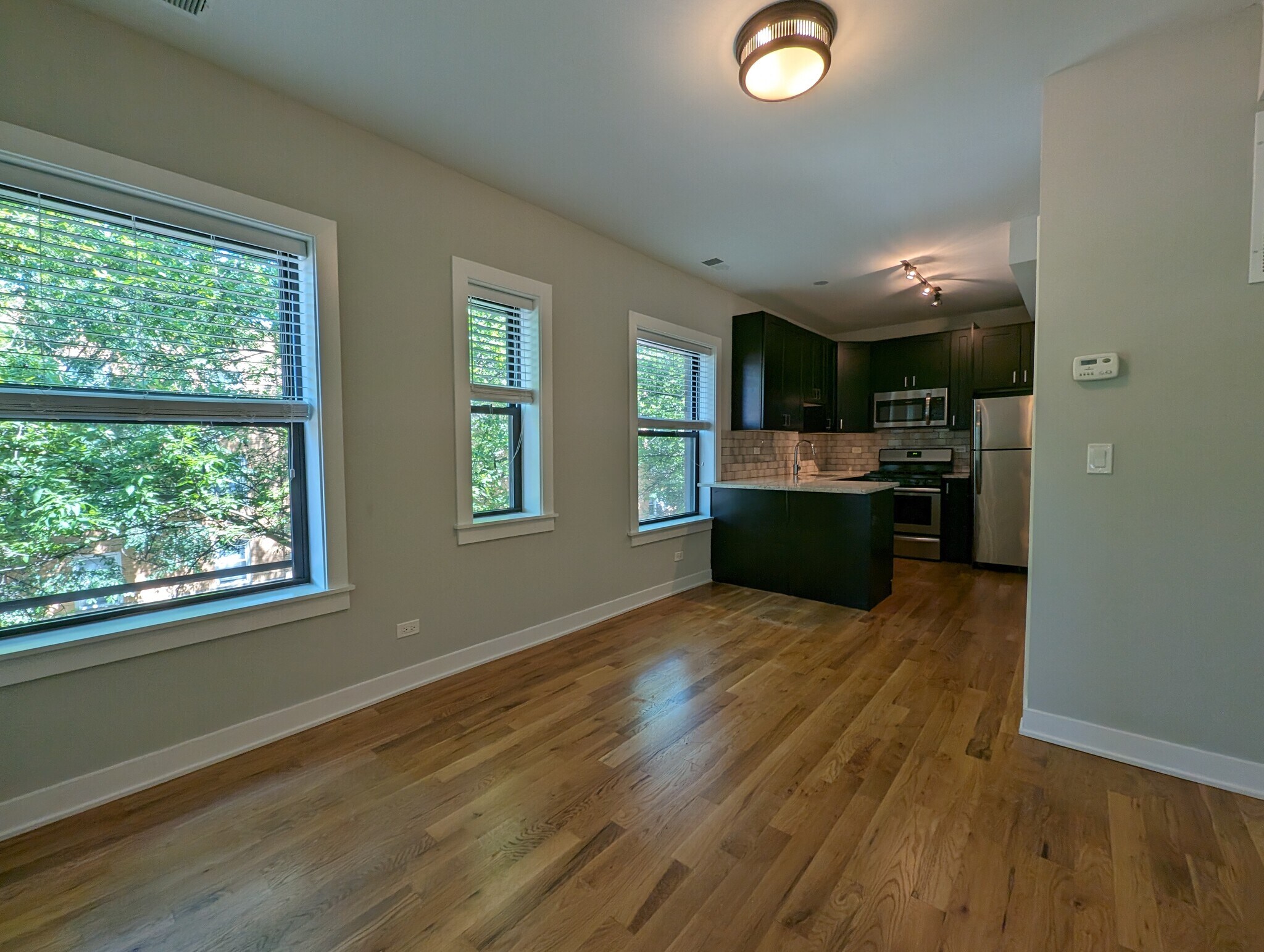 Building Photo - 2203 W Eastwood Ave