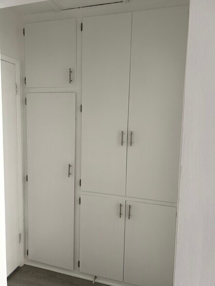 Building Photo - 1010 N Stanley Ave