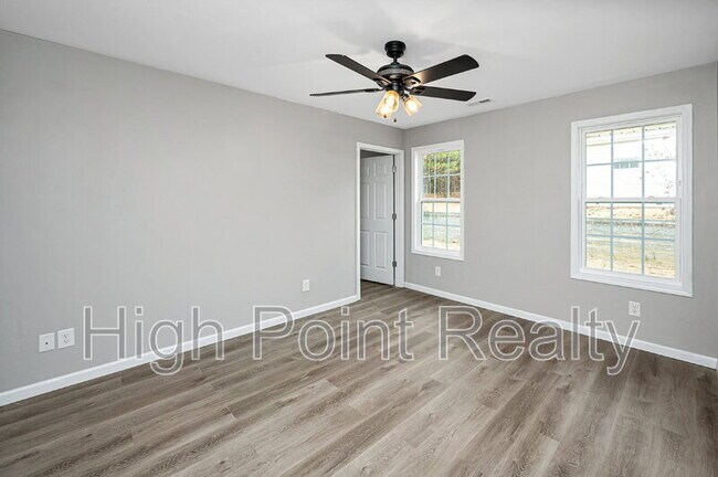 Building Photo - 85 Smith Glen Dr