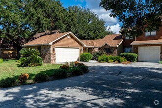 Building Photo - Charming 2 Bedroom 1.5 Bath One Story Vill...